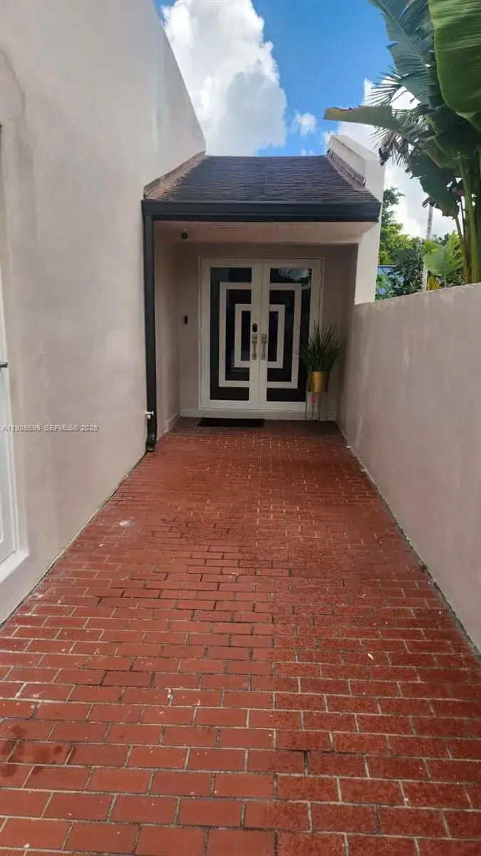 11521 SW 80th Ter, Miami FL 33173 photo 2