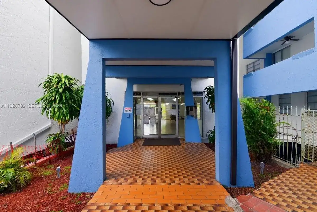 5050 NW 7th St # 806, Miami FL 33126 photo 2