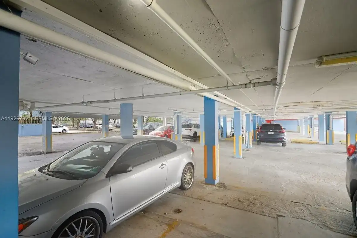 5050 NW 7th St # 806, Miami FL 33126 photo 5