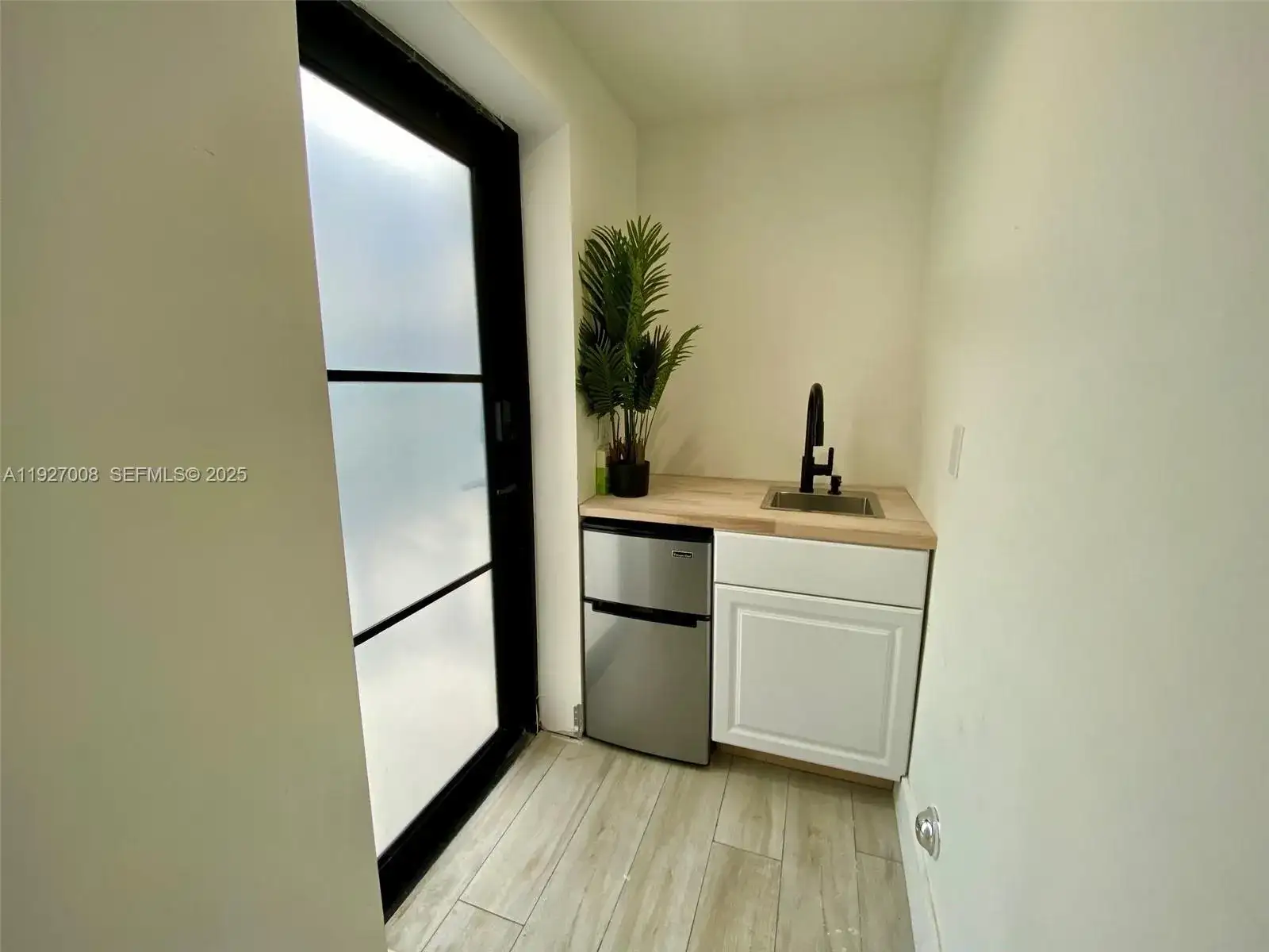 1720 SW 11 ST, Miami FL 33135 photo 4