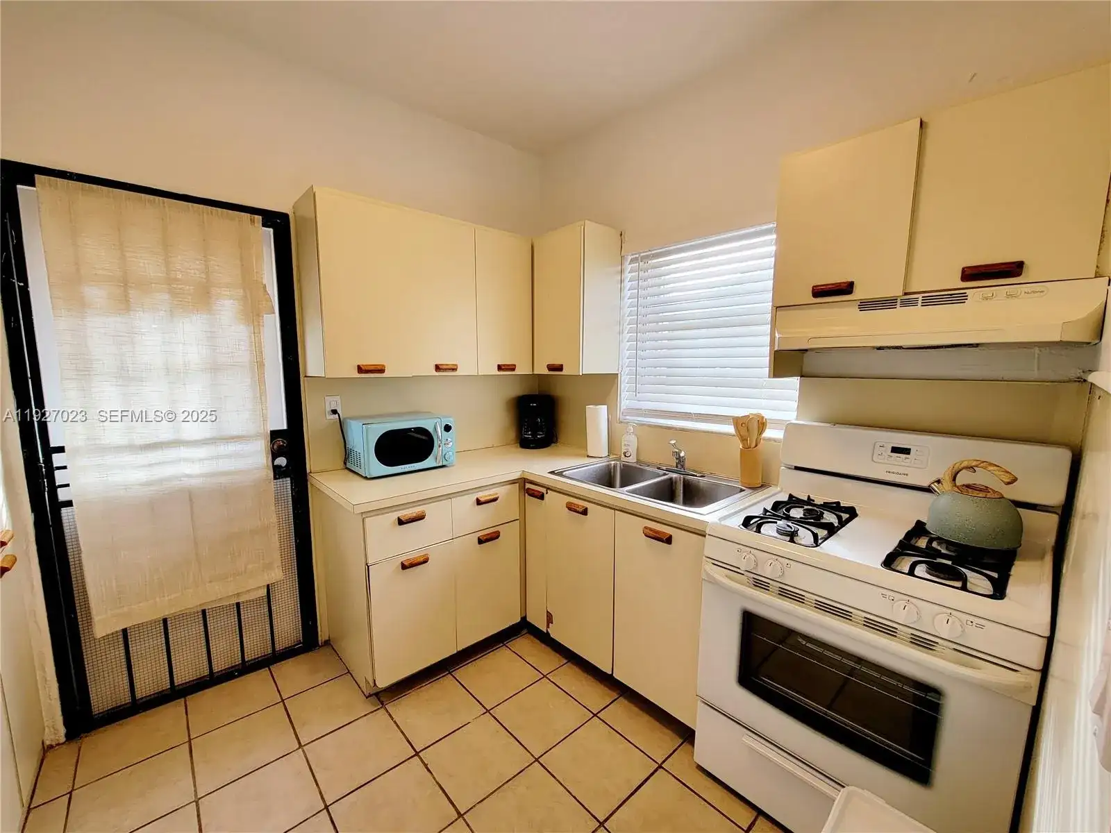 1872 SW 9th St, Miami FL 33135 photo 5