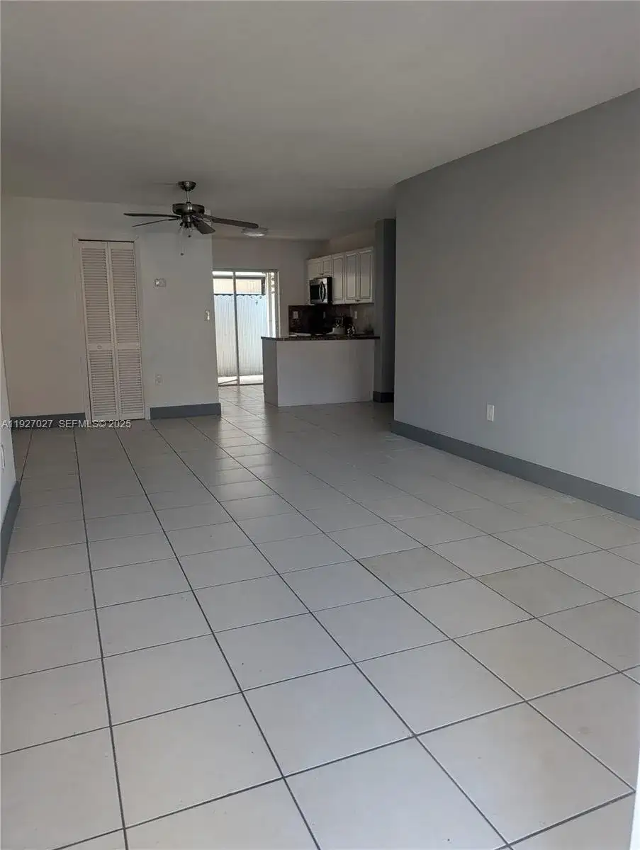 2485 W 76th St Apt 109, Hialeah FL 33016 photo 3