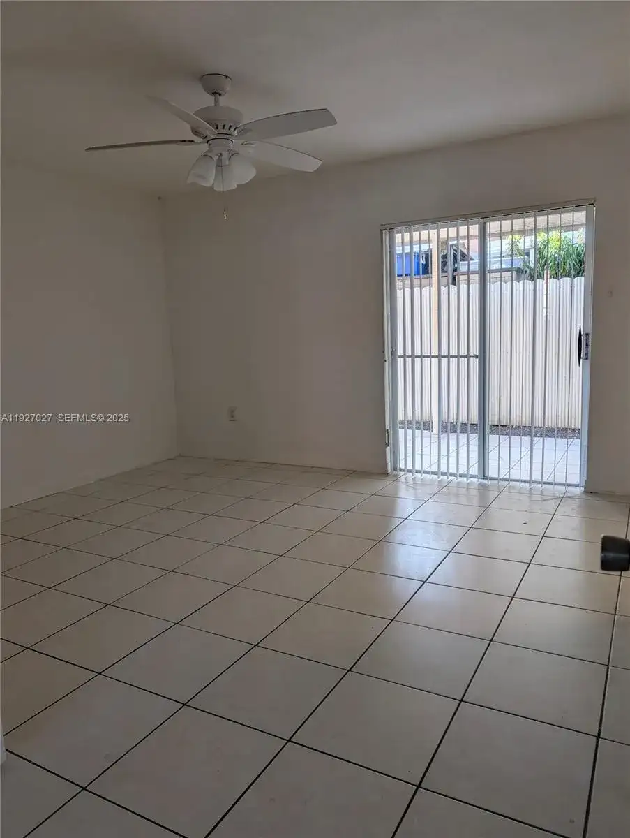 2485 W 76th St Apt 109, Hialeah FL 33016 photo 4