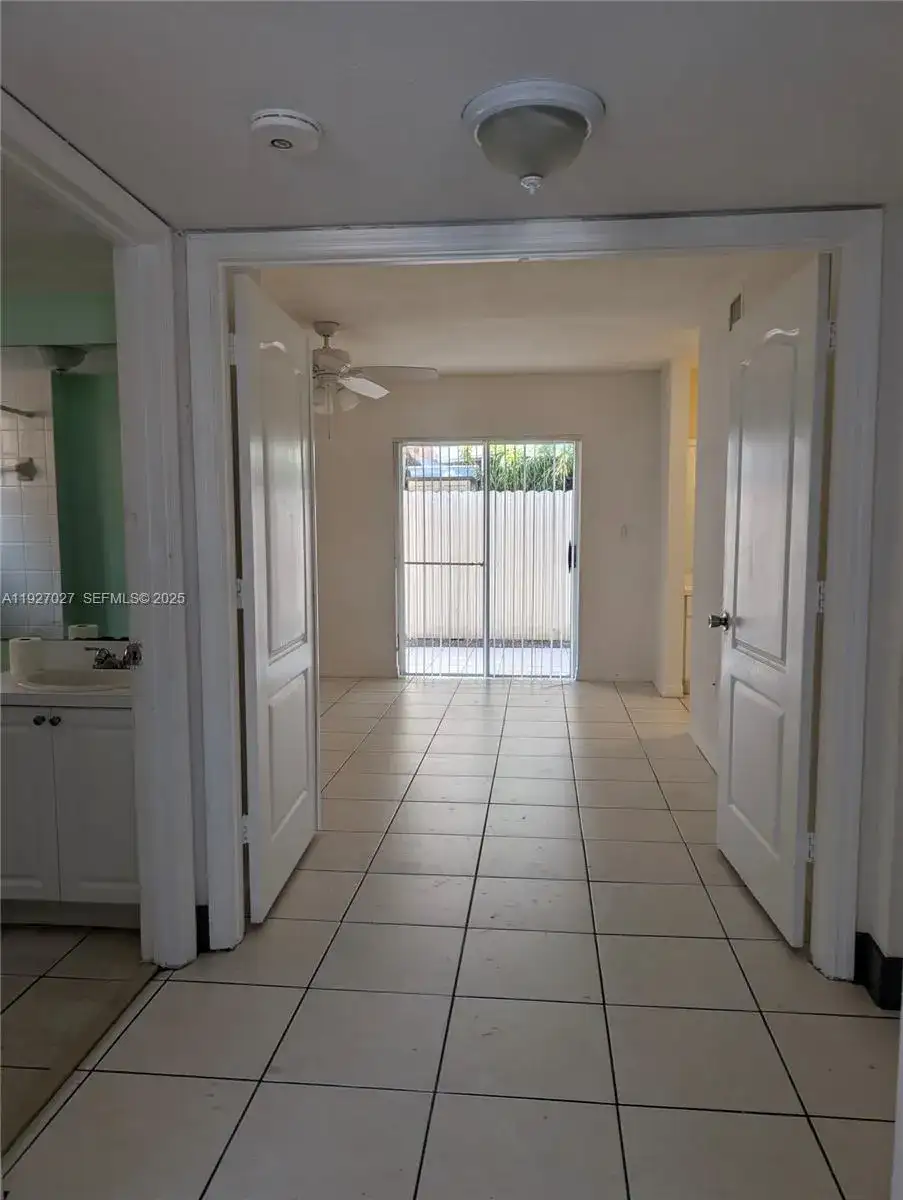 2485 W 76th St Apt 109, Hialeah FL 33016 photo 5