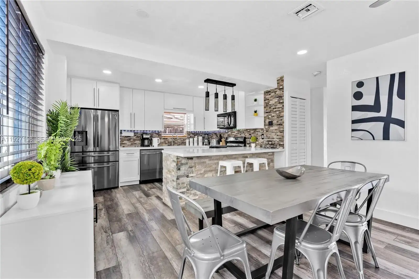 7831 Hope St, Hollywood FL 33024 photo 3