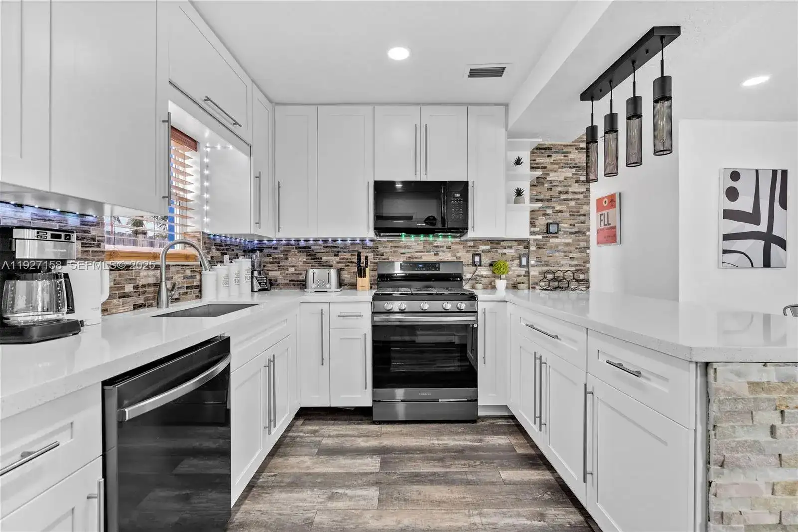 7831 Hope St, Hollywood FL 33024 photo 4
