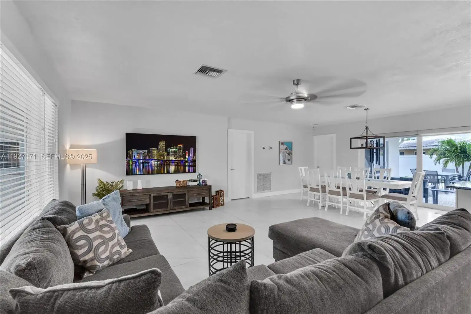 251 SE 8th St, Pompano Beach FL 33060 photo 3