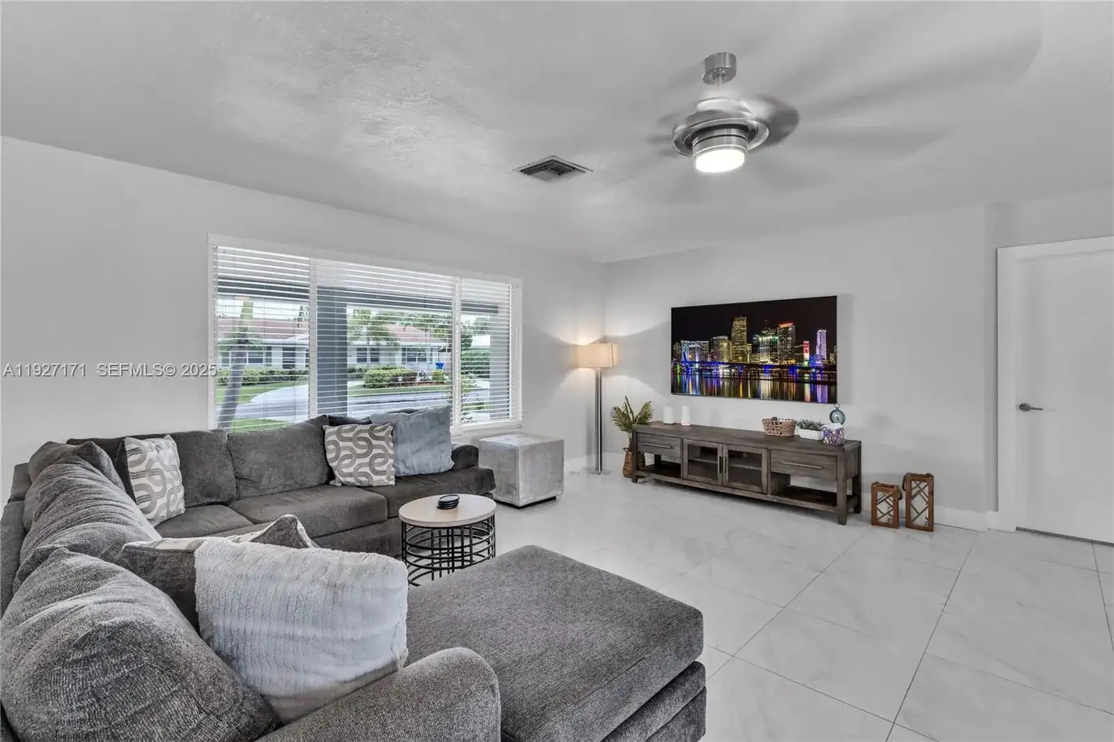 251 SE 8th St, Pompano Beach FL 33060 photo 4