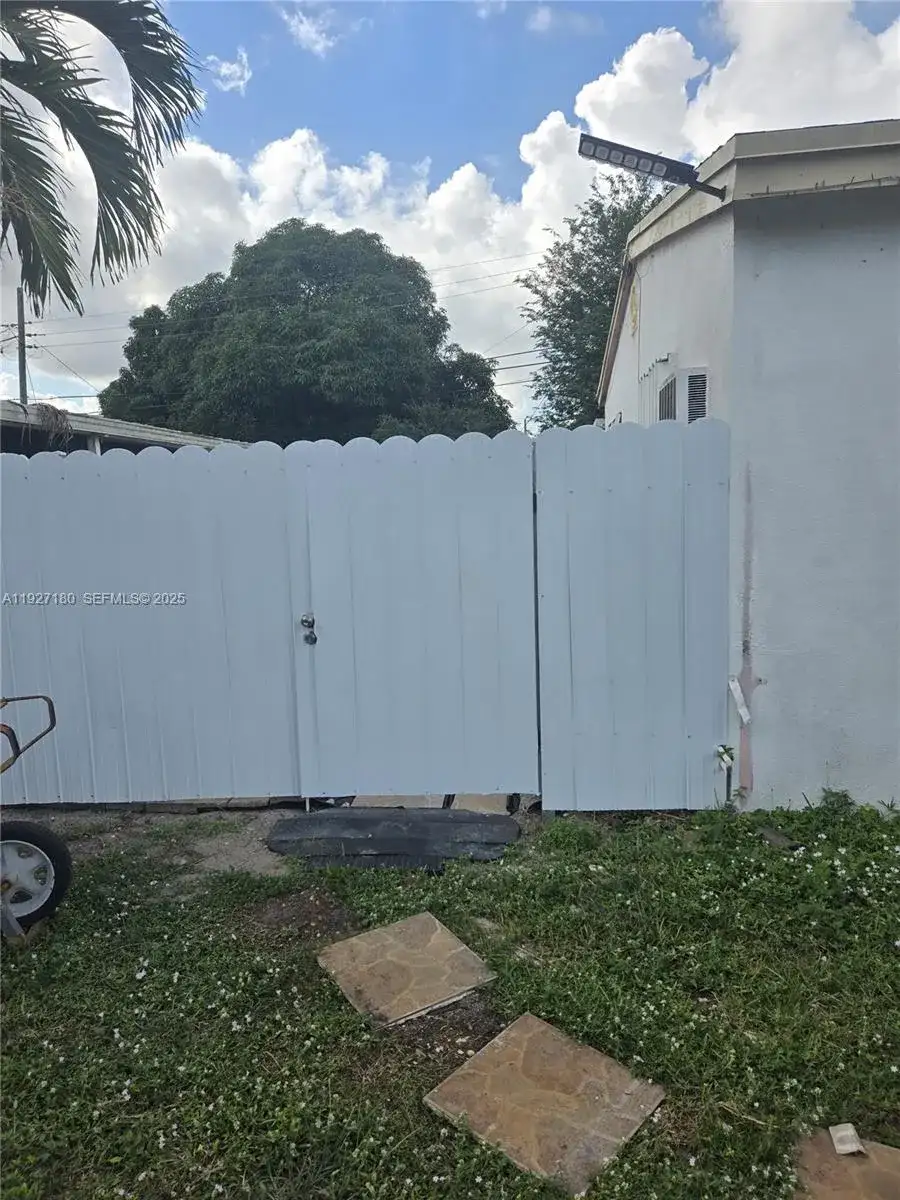 16240 NW 18th Ave, Miami Gardens FL 33054 photo 2