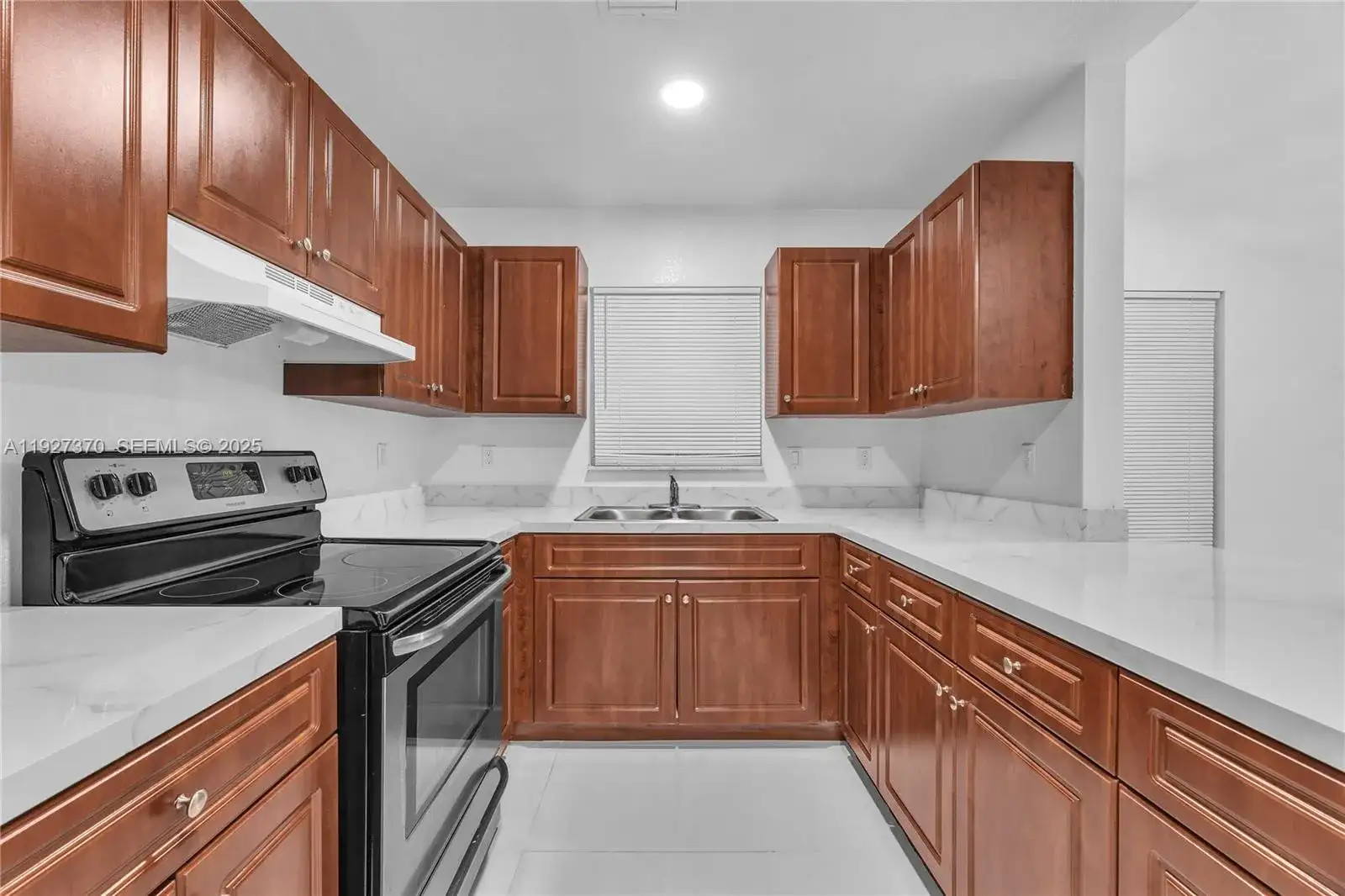 1541 NW 1st Ct, Miami FL 33136 photo 5