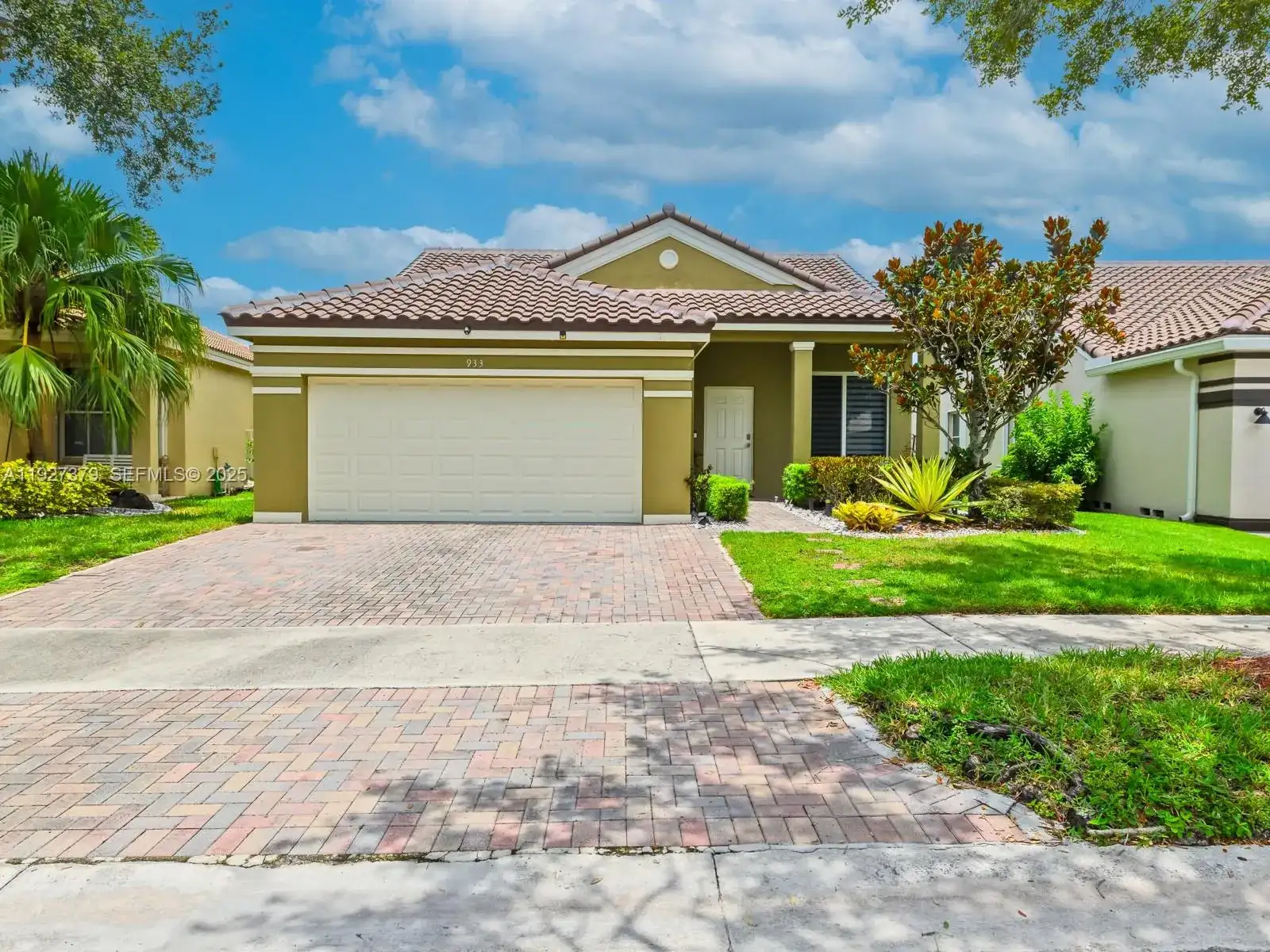 933 Falling Water Rd, Weston FL 33326 photo 3