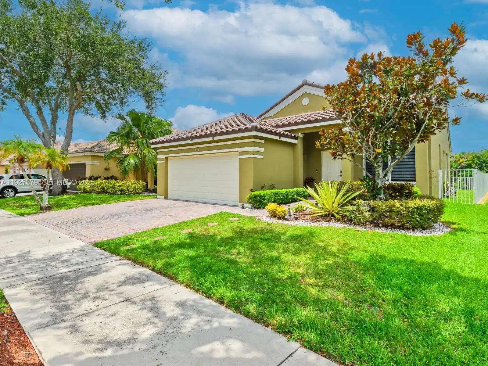 933 Falling Water Rd, Weston FL 33326 photo 4