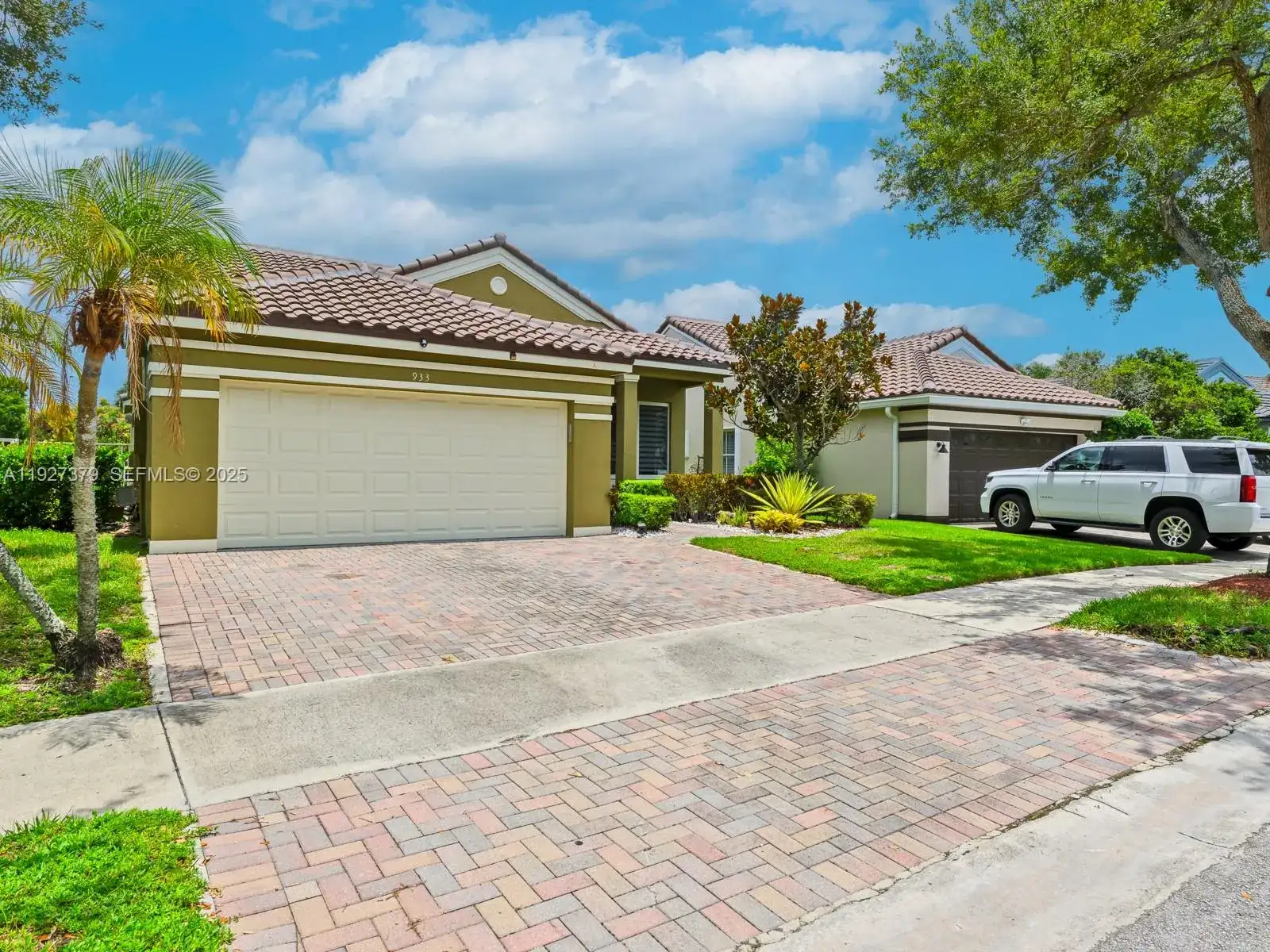 933 Falling Water Rd, Weston FL 33326 photo 5