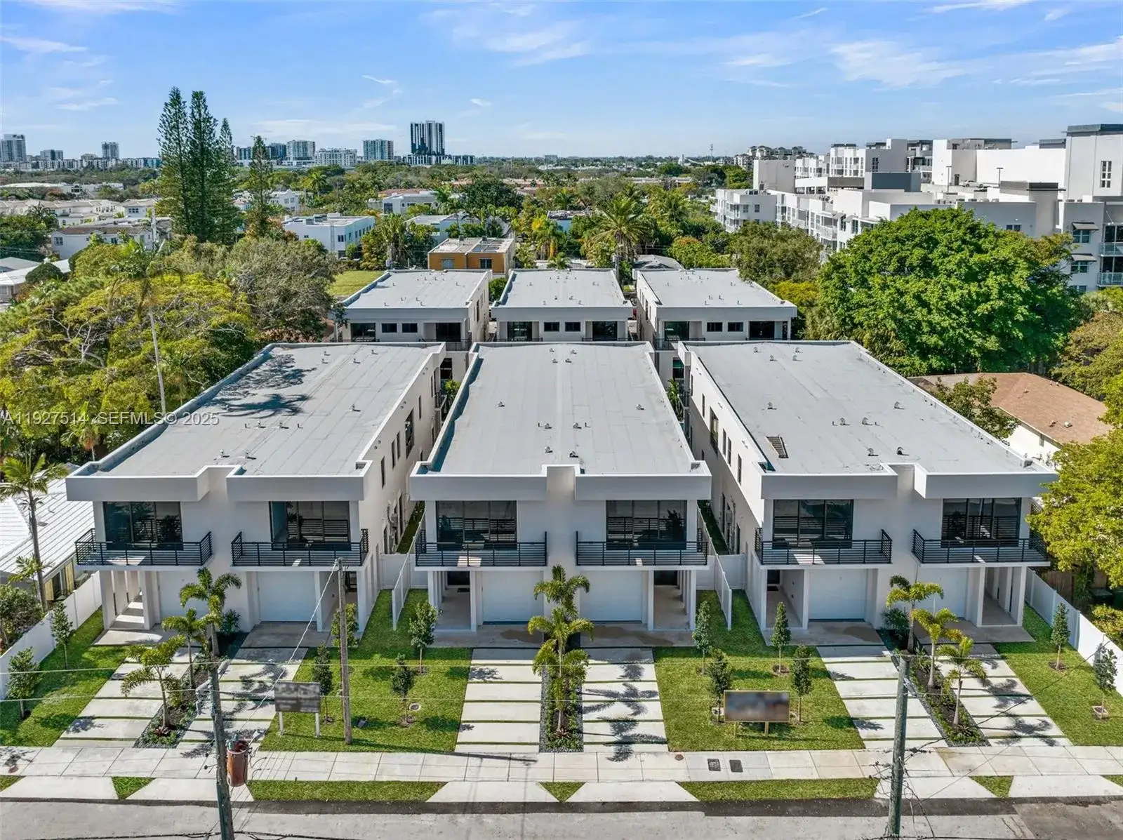 915 NE 17th Ter, Fort Lauderdale FL 33304 photo 2