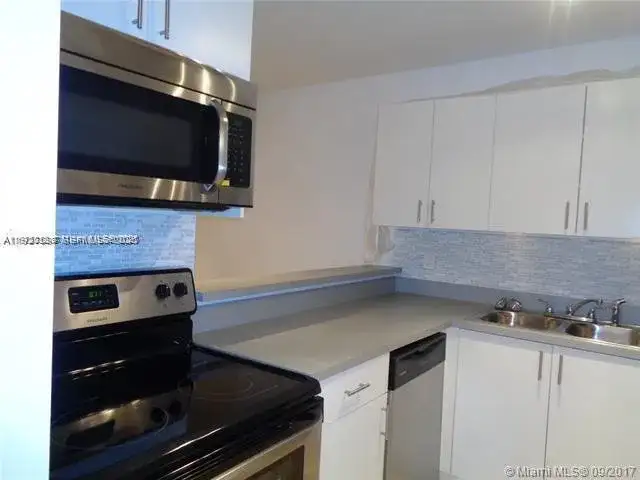 15205 NE 6th Ave # D212, Miami FL 33162 photo 2