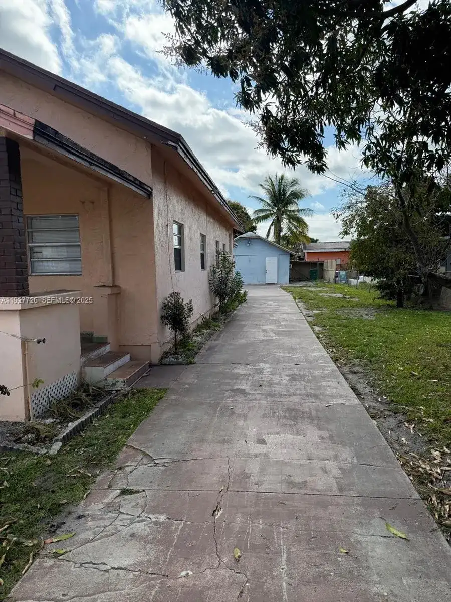 2978 NW 28th St, Miami FL 33142 photo 3