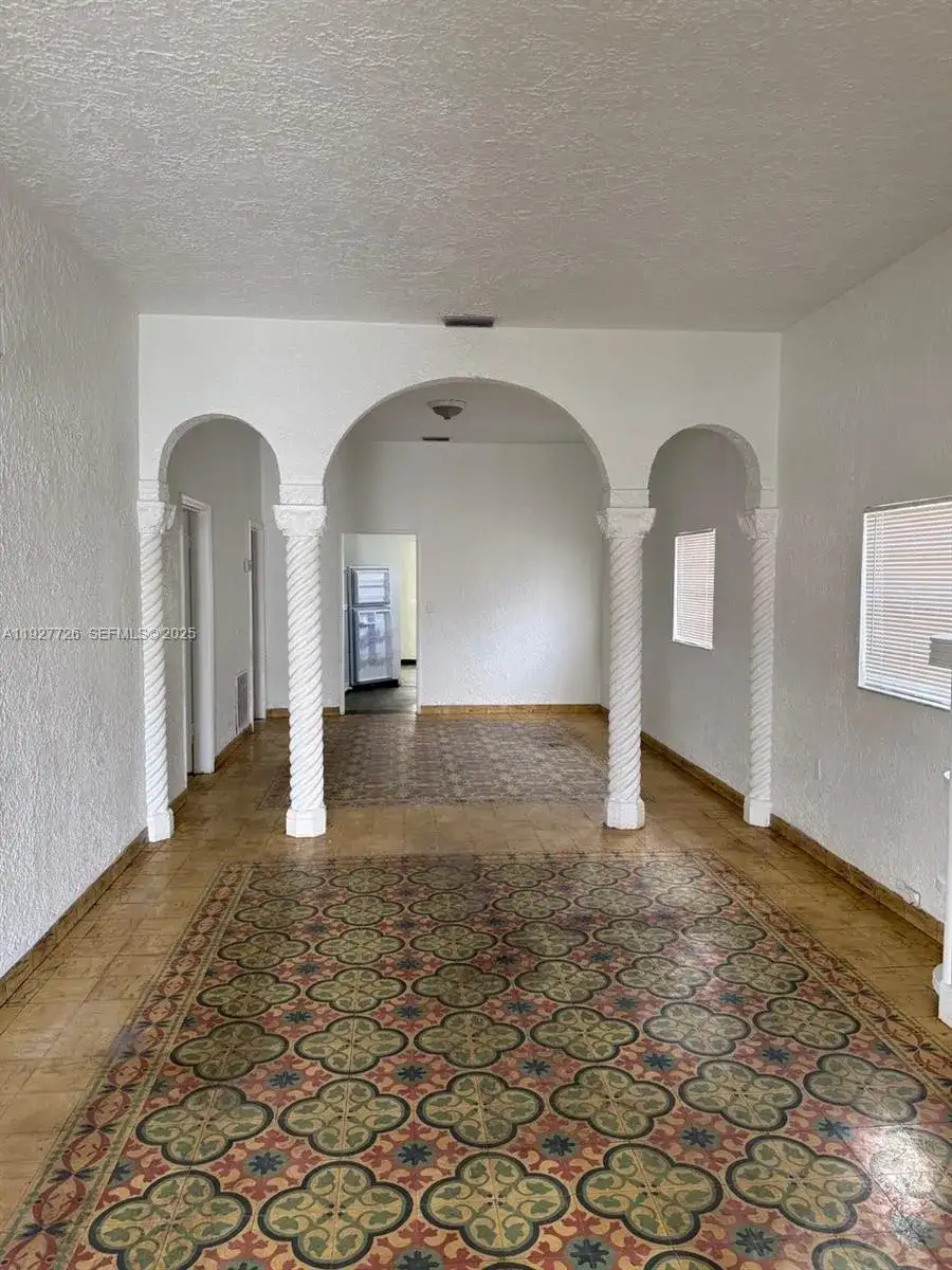 2978 NW 28th St, Miami FL 33142 photo 4