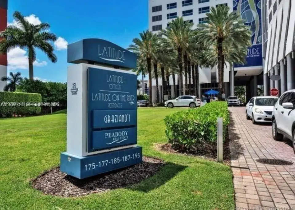185 SW 7th St # 1406, Miami FL 33130 photo 3