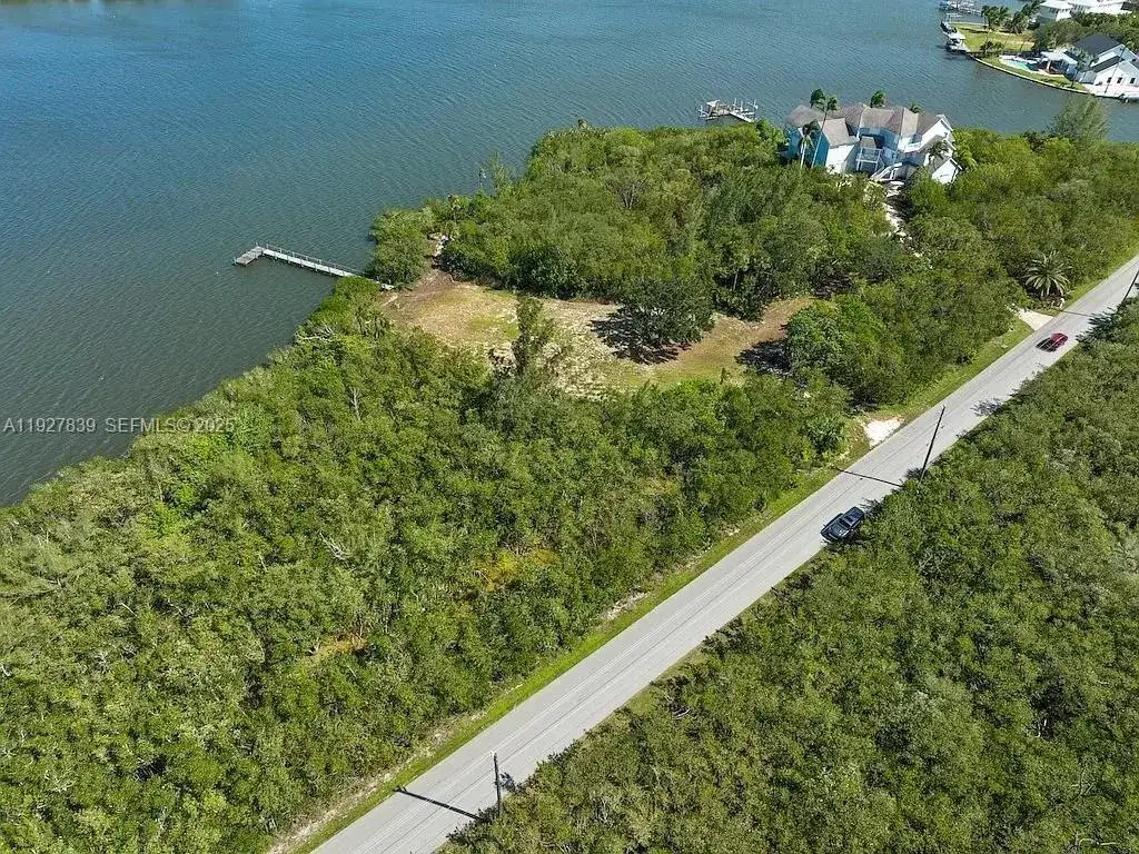 250 Live Oak Dr, Vero Beach FL 32963 photo 2