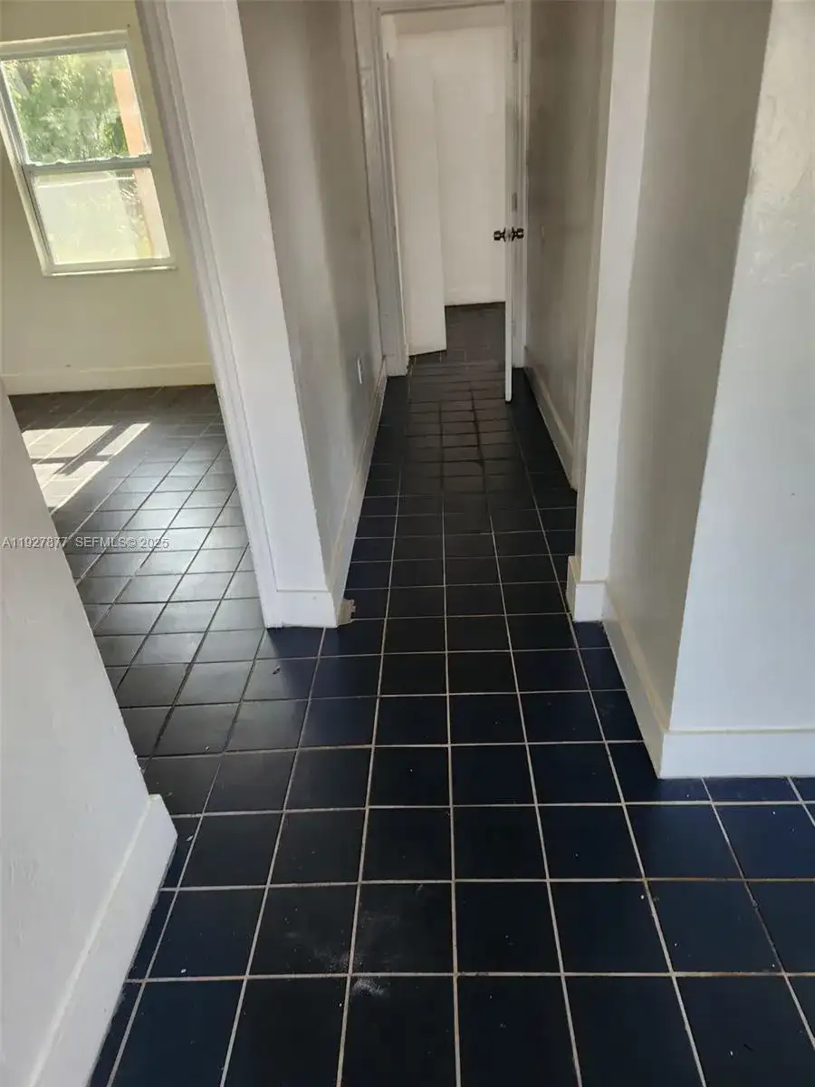 10 NW 28th Way, Fort Lauderdale FL 33311 photo 5