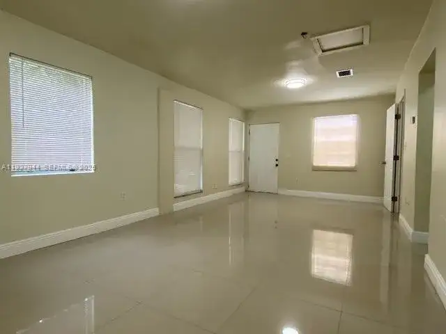 1815 NE 175th St # 0, North Miami Beach FL 33162 photo 4