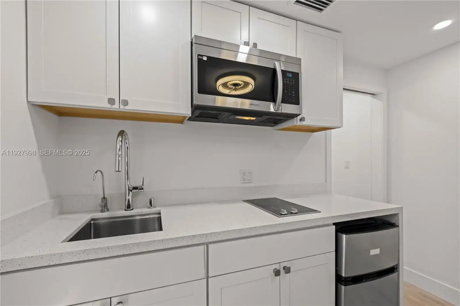 5855 SW 62nd St # 1, Miami FL 33143 photo 2