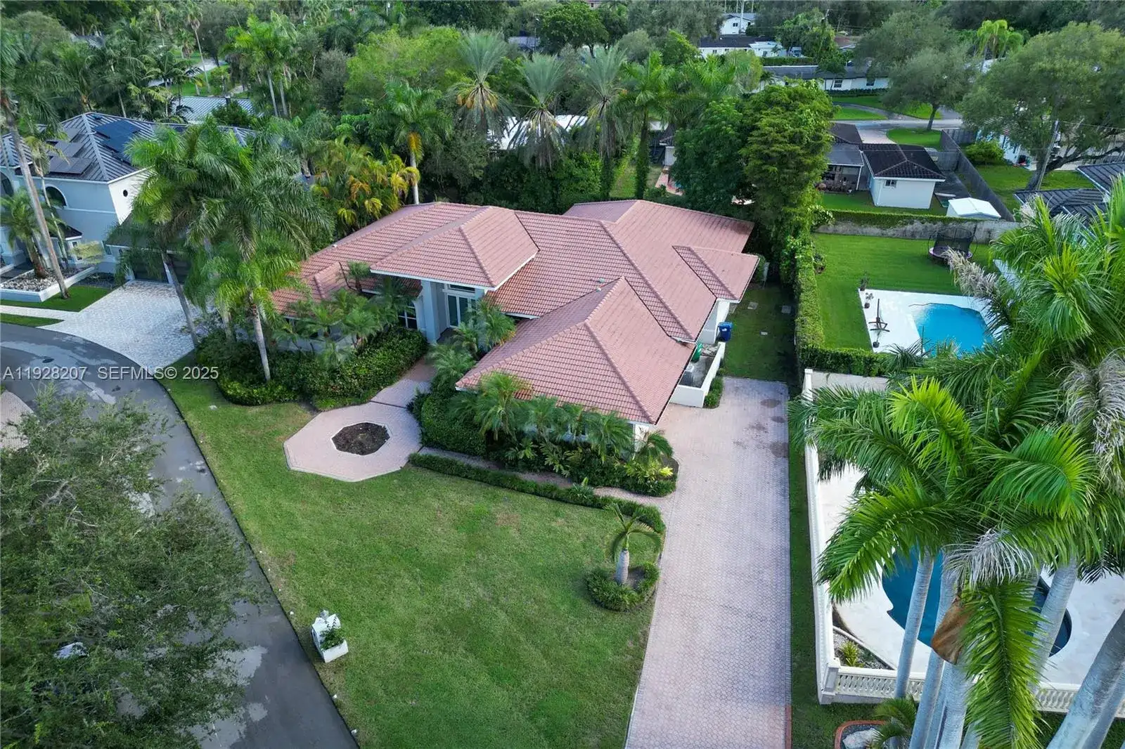 7440 SW 170th Ter, Palmetto Bay FL 33157 photo 4