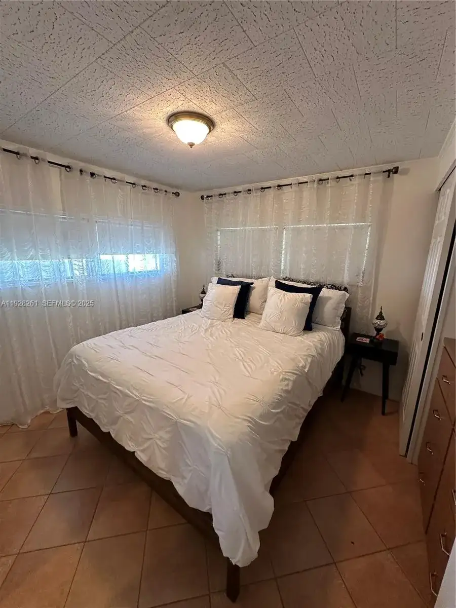 573 NE 47CT, Deerfield Beach FL 33064 photo 5