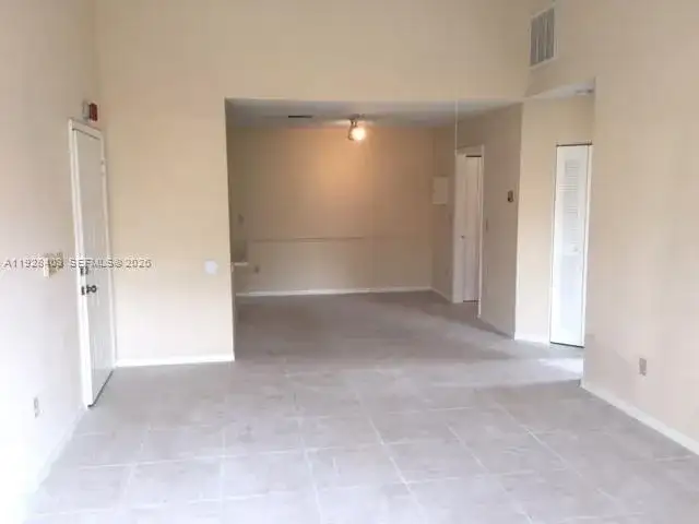 18324 NW 68 # H, Hialeah FL 33015 photo 3