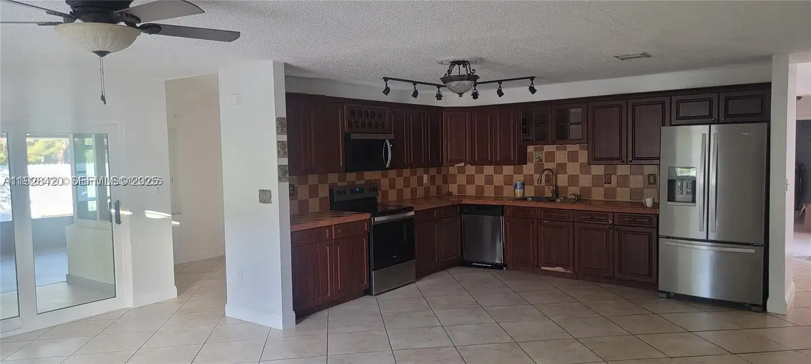5861 NW 201st Ln, Hialeah FL 33015 photo 2