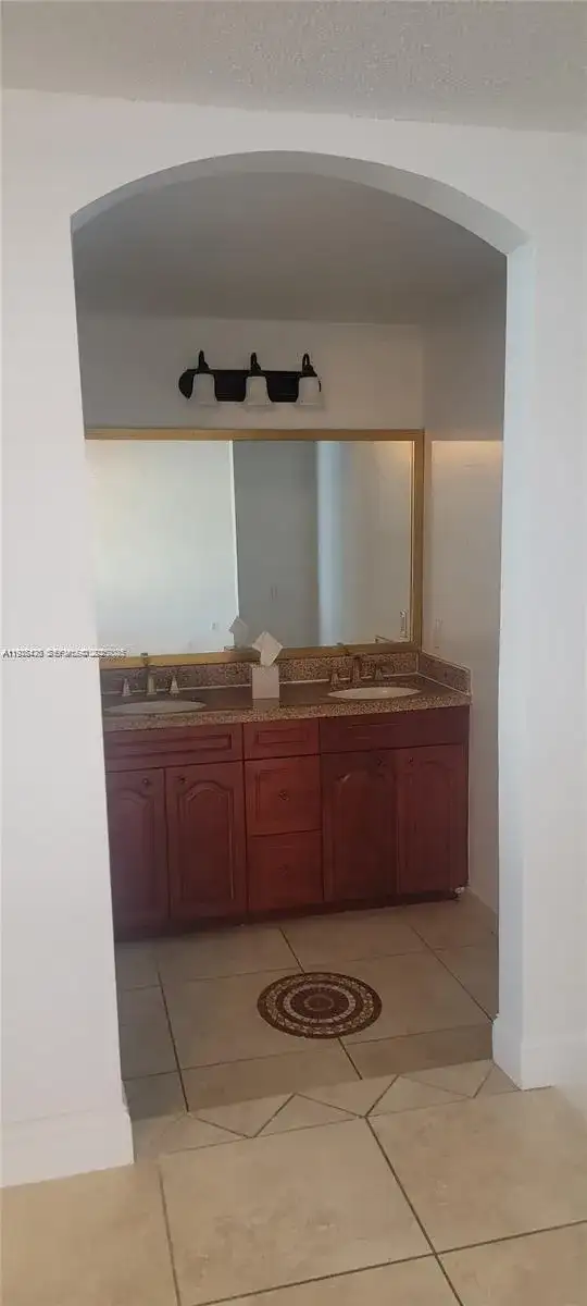 5861 NW 201st Ln, Hialeah FL 33015 photo 3