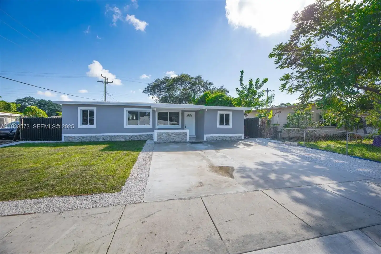 3510 SW 39th St, West Park FL 33023 photo 2