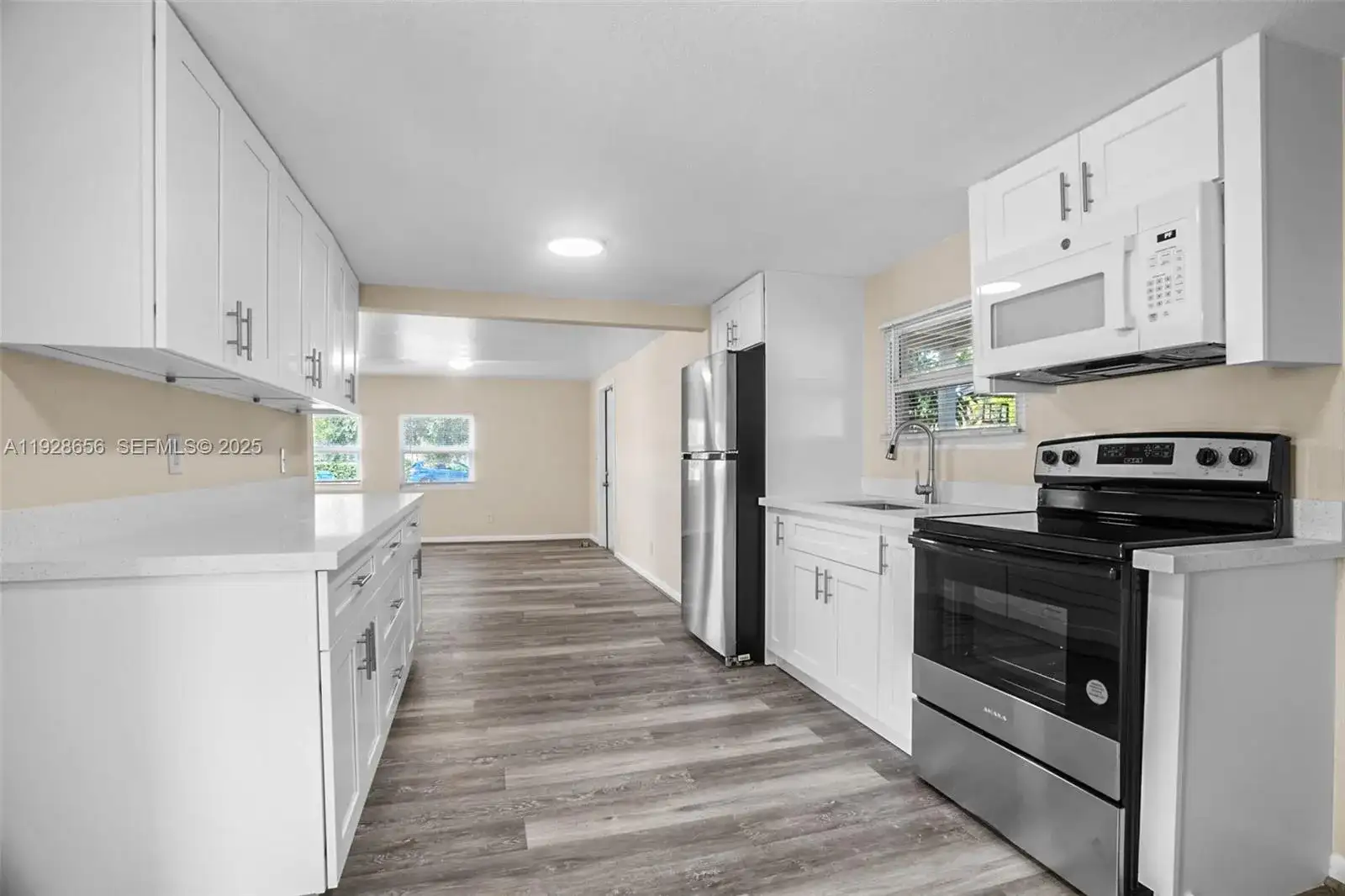 212 SW 11th St, Dania Beach FL 33004 photo 3