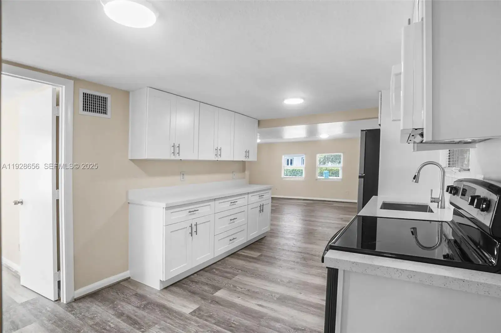 212 SW 11th St, Dania Beach FL 33004 photo 4
