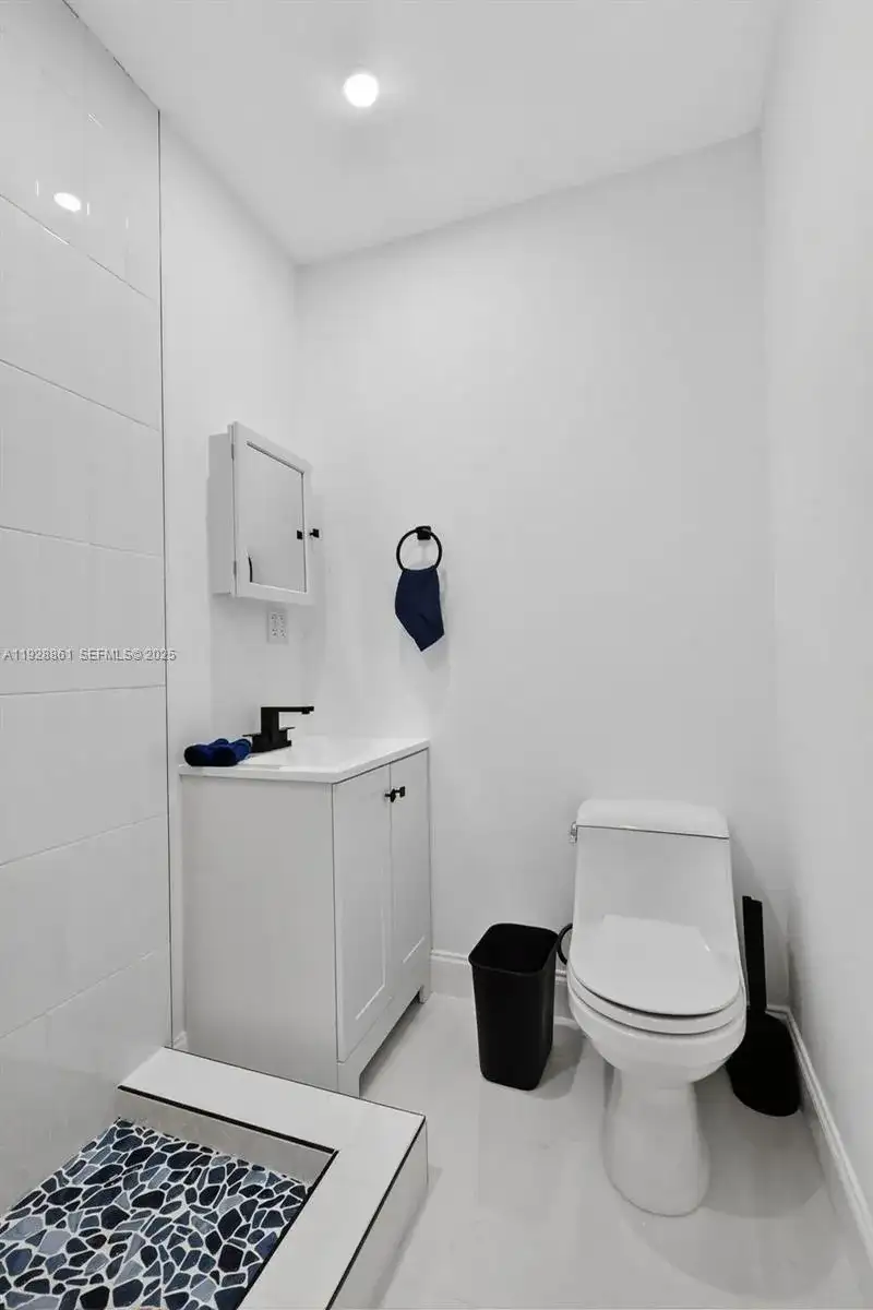 245 NE 175th St, North Miami Beach FL 33162 photo 4