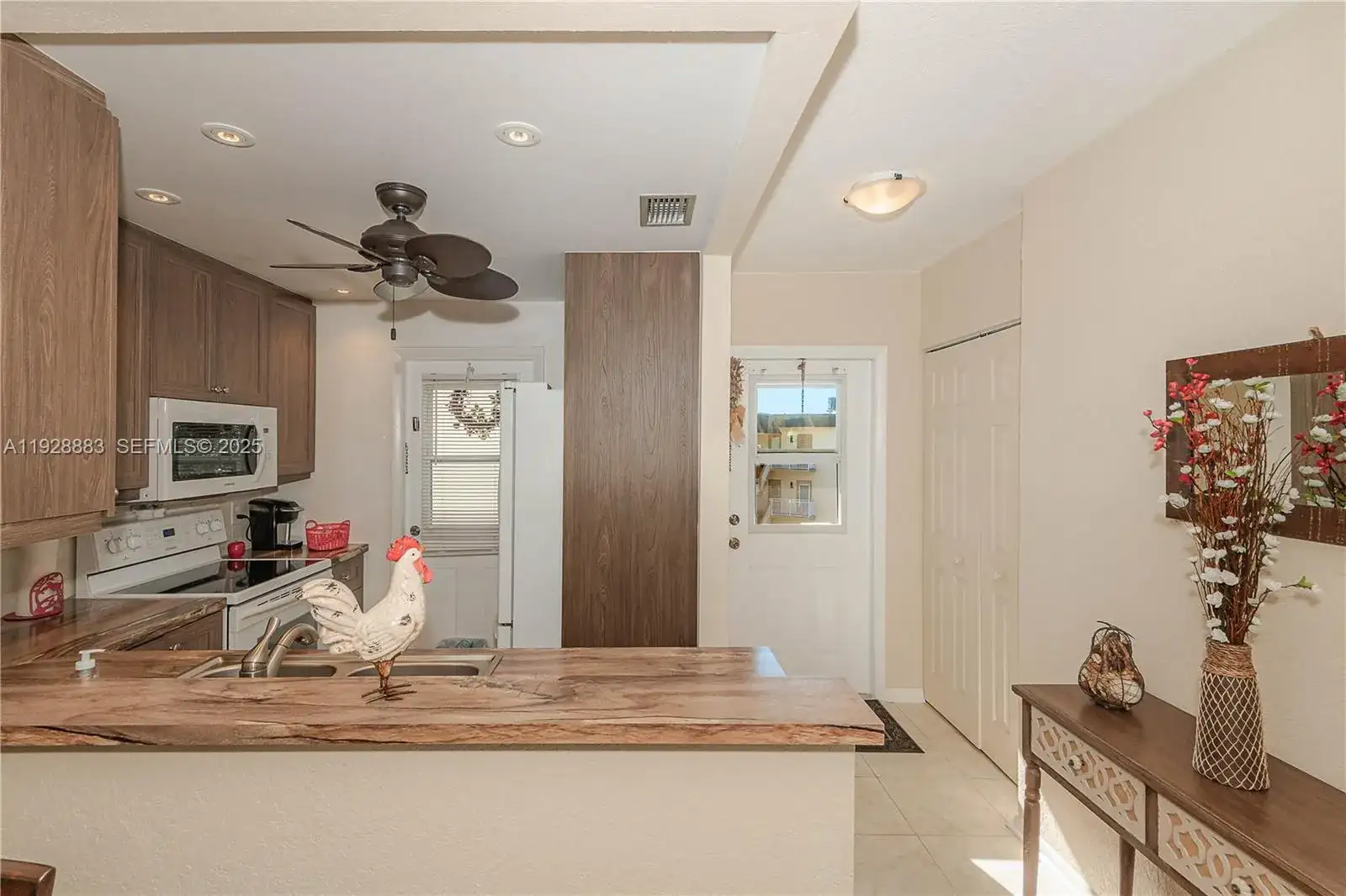 4805 NW 35th St # 601, Lauderdale Lakes FL 33319 photo 3