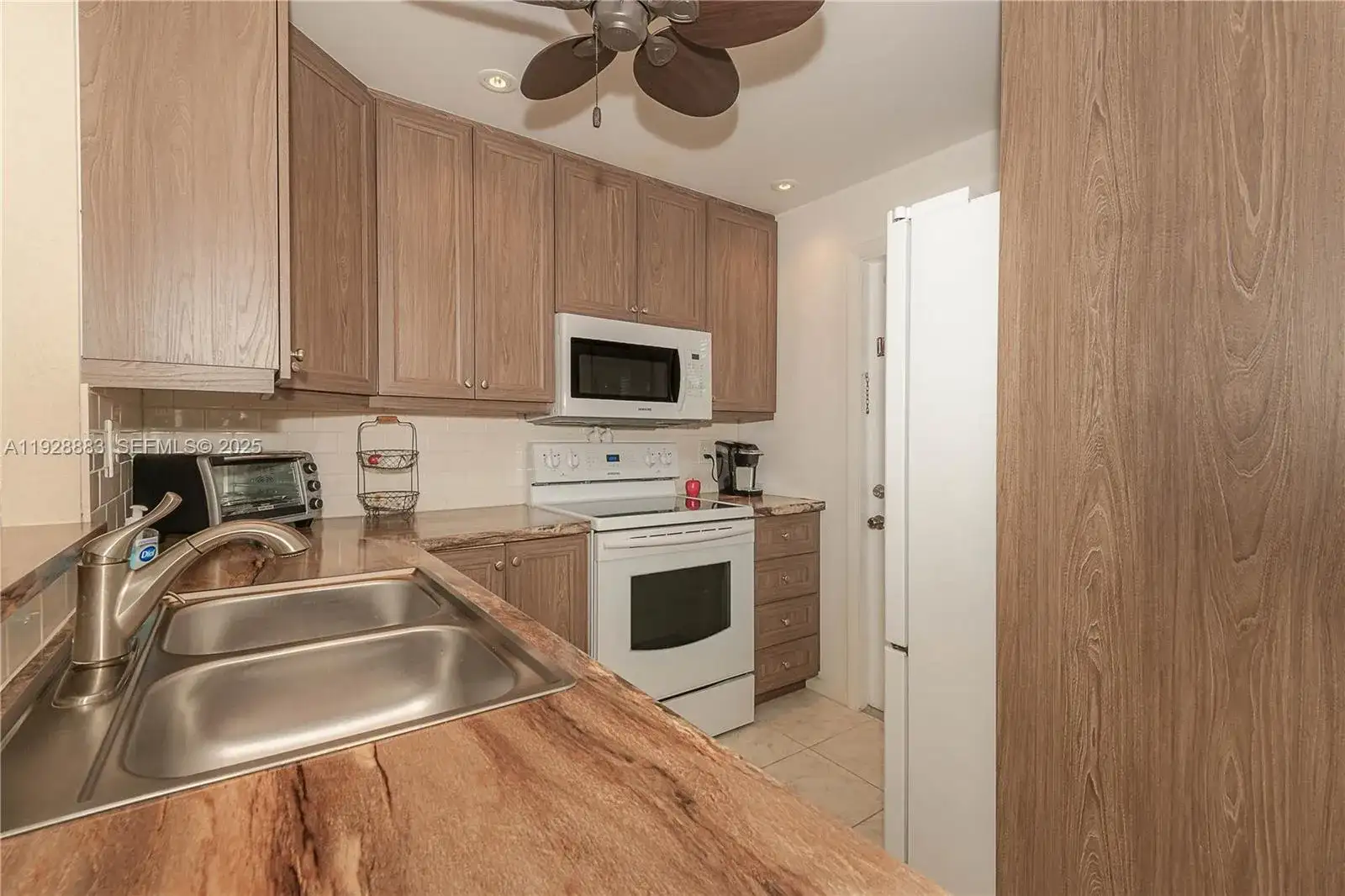 4805 NW 35th St # 601, Lauderdale Lakes FL 33319 photo 4