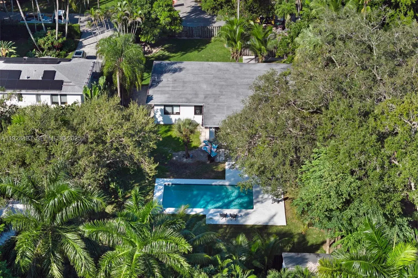 4191 Braganza Ave, Coconut Grove FL 33133 photo 2