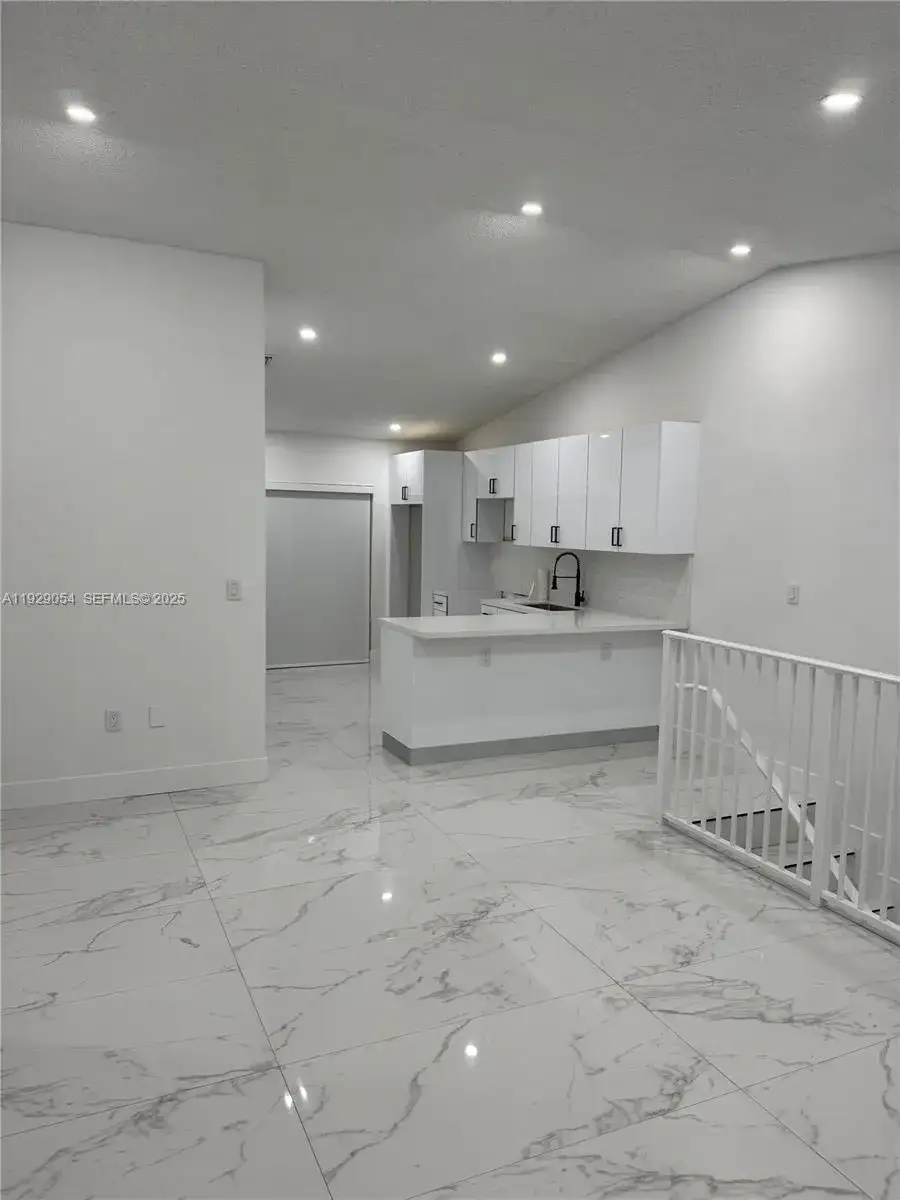 7698 W 34th Ln # 202, Hialeah FL 33018 photo 2