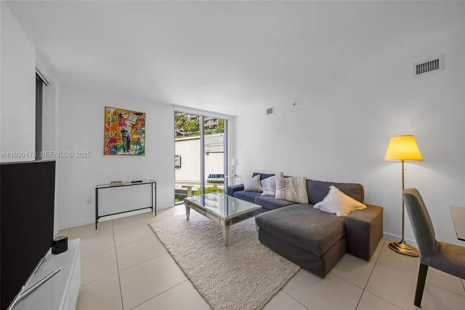 31 SE 6th St # 907, Miami FL 33131 photo 4