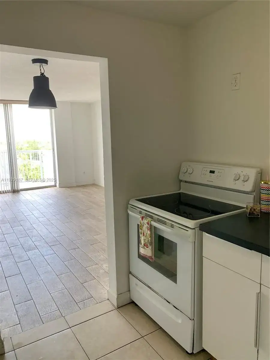2000 NE 135th St # 710, North Miami FL 33181 photo 5