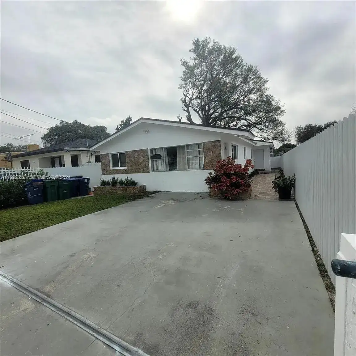 2126 NW 47th Ter, Miami FL 33142 photo 3