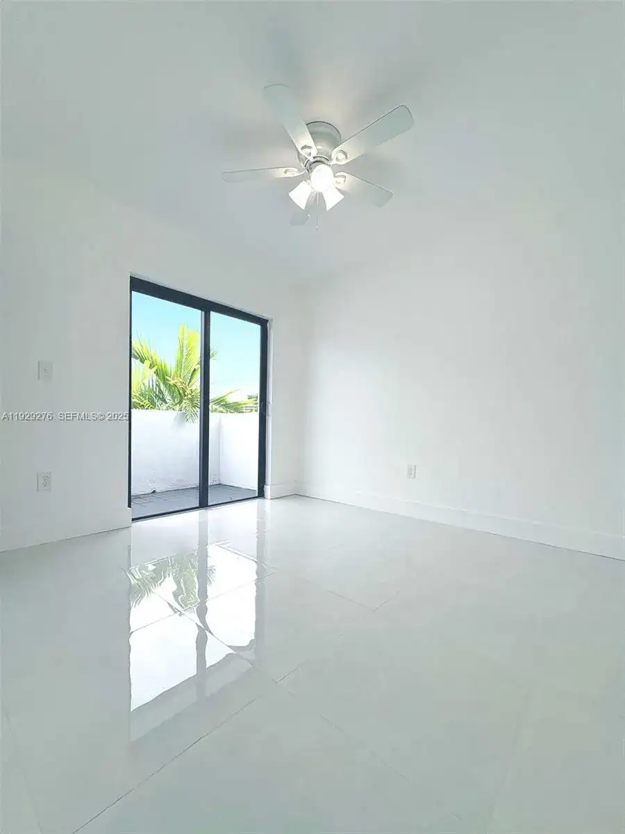 3079 NW 11th St # 3065, Miami FL 33125 photo 3