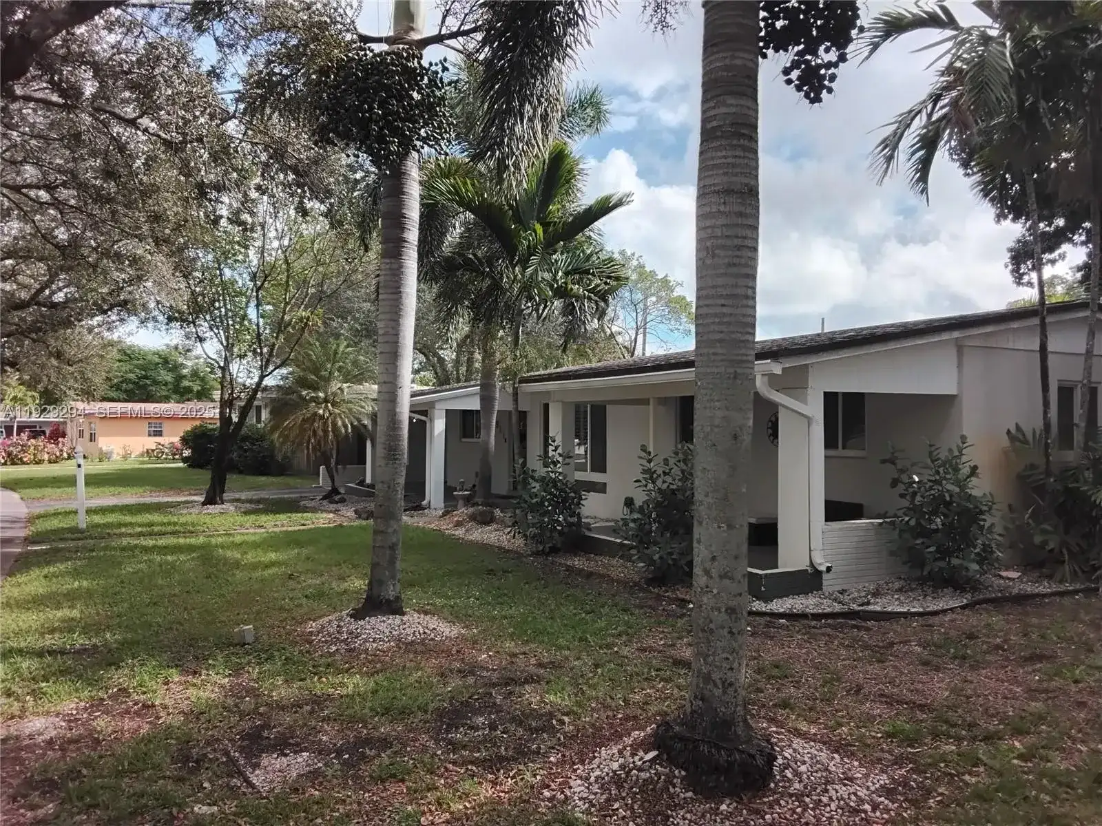 911 W Country Club Cir, Plantation FL 33317 photo 2