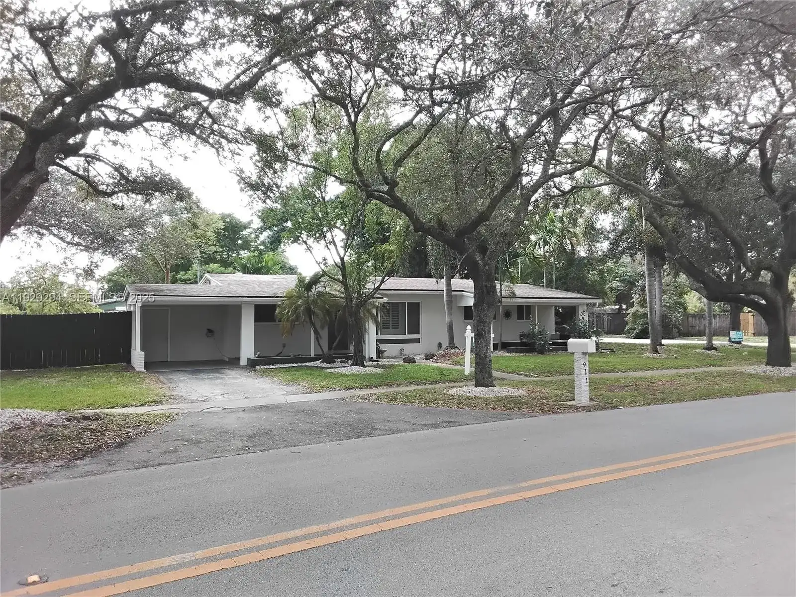 911 W Country Club Cir, Plantation FL 33317 photo 3