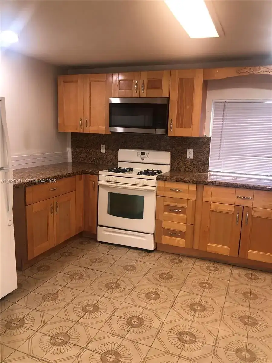 932 E 32nd St # 0, Hialeah FL 33013 photo 3
