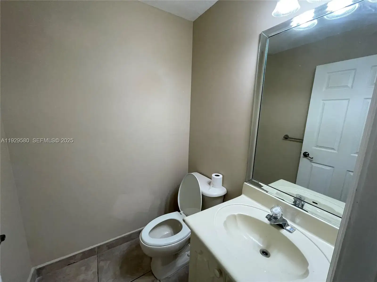 8507 NW 140th Ter # 801, Miami Lakes FL 33016 photo 4
