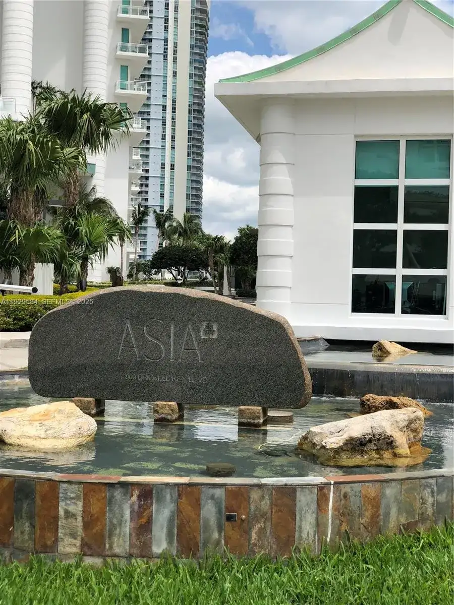 900 Brickell Key Blvd # 1602, Miami FL 33131 photo 2
