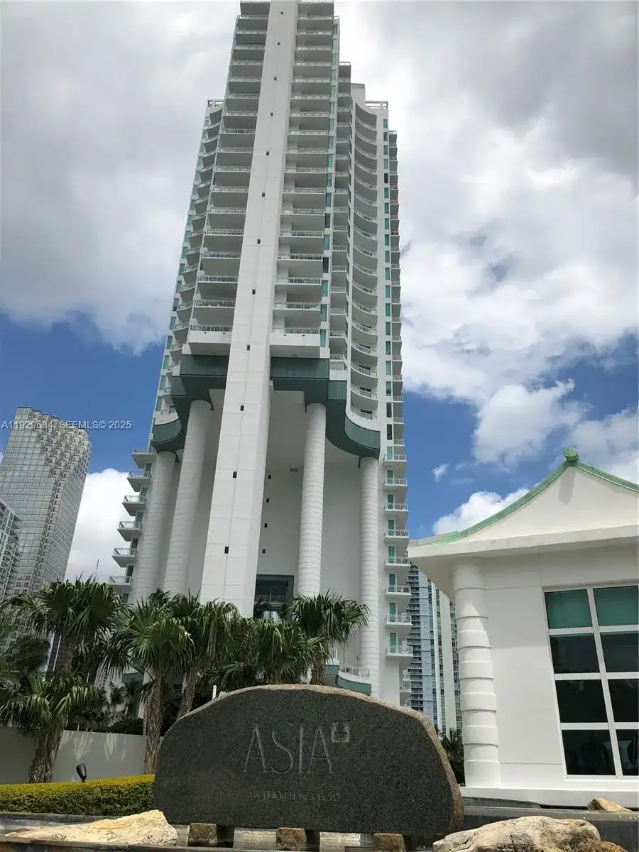 900 Brickell Key Blvd # 1602, Miami FL 33131 photo 4