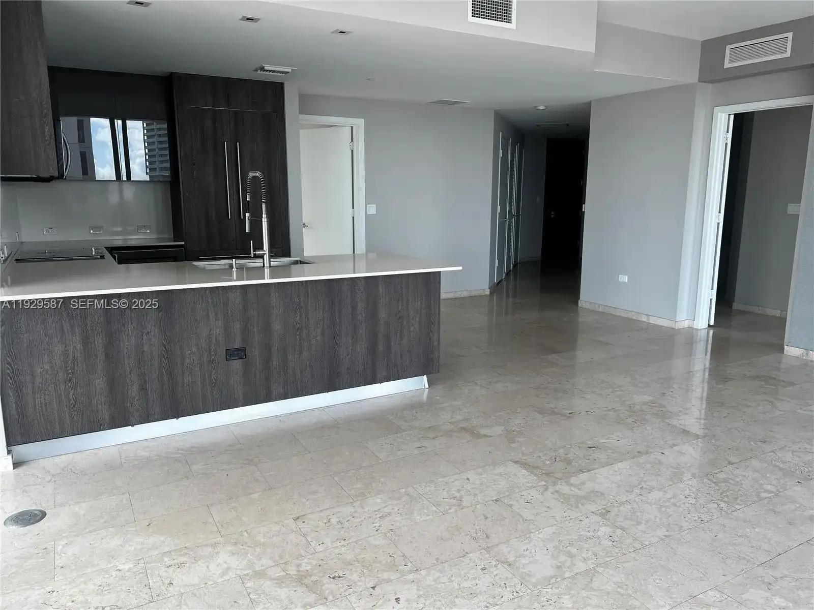 68 SE 6th St # 3401, Miami FL 33131 photo 3
